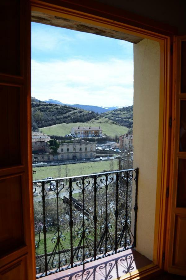 Posada Hoyos De Iregua บีโญสลาดา เด กาเมรอส ภายนอก รูปภาพ